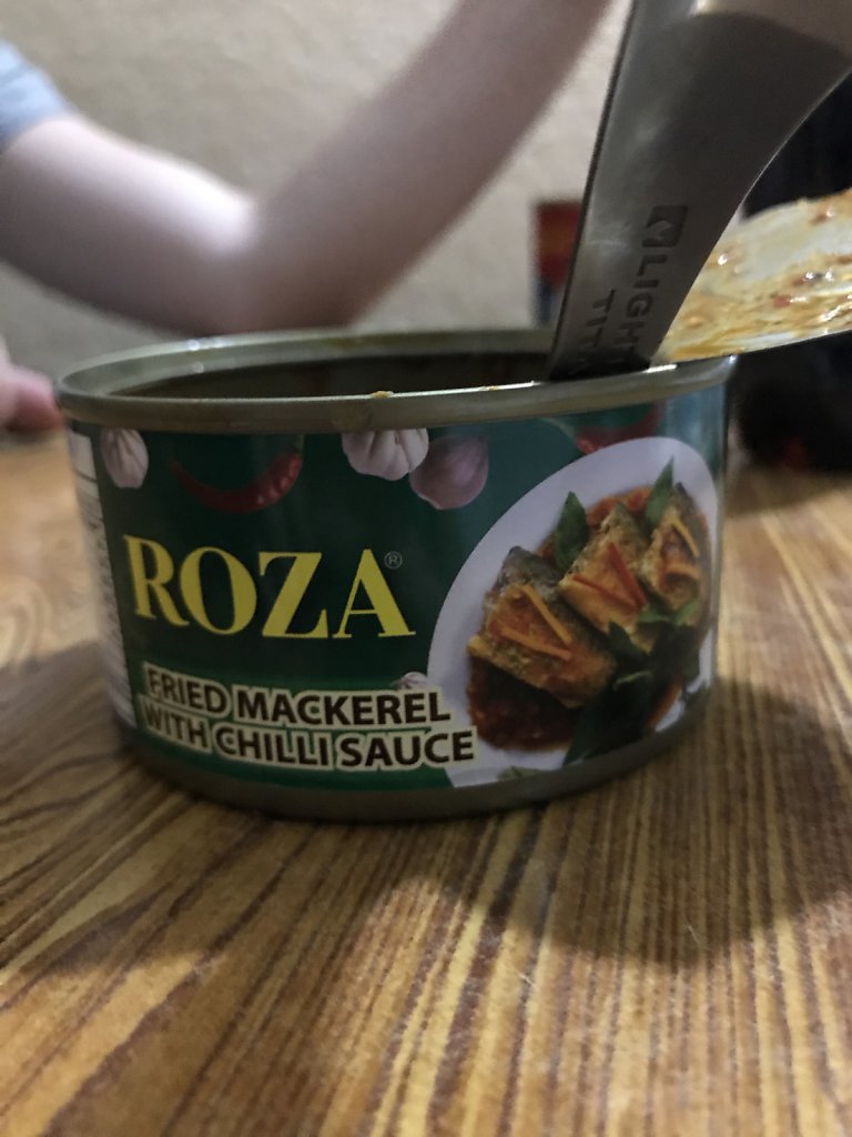 Rosa anned fish with chile pepper